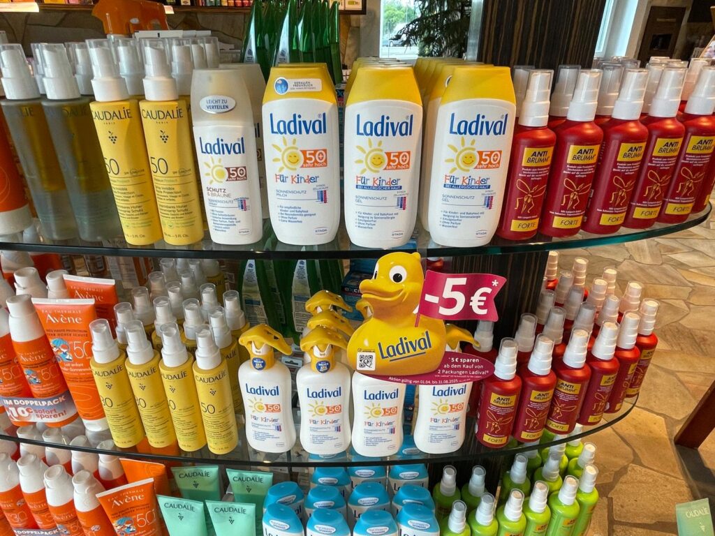 sortiment an verschiedenen sonnencreme